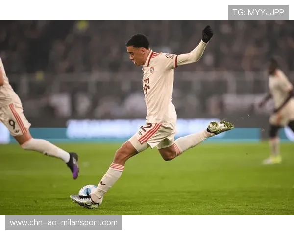 拜仁格雷罗插上低射形成关键进球