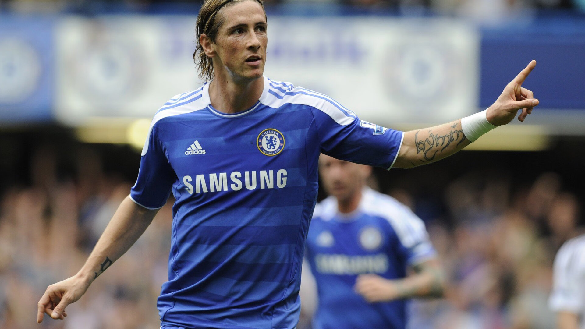 中国队冲线瞬间引爆现场气氛，中国队冲金